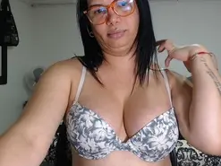 Amateur Adult Video Chat of latinaflower_ts