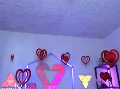 Amateur Live Sex Cam of LittleVixen18