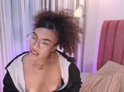 Amateur Nude Webcam of DakotaDesire