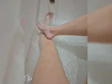 Bongacams Live Sex Cam of Kira-Feet