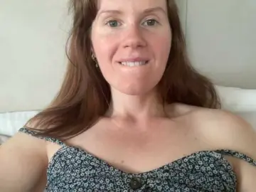 Bongacams Live Sex Cam of REDHEADROSIE