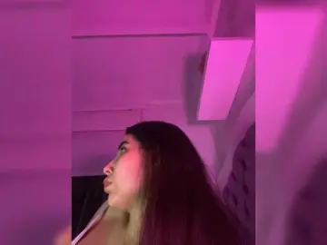 Bongacams Free Porn Cam of SallyeLeins
