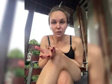Bongacams Live Sex Cam of Alisasqrl