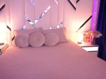 Bongacams Best Webcam of LoveeDove