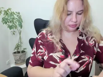 Bongacams Live Sex Cam of AvaQueen