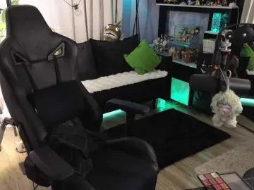 Bongacams Live Sex Cam of KiraLiLime