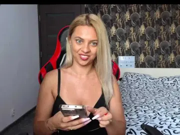Bongacams Watch Live Sex Cams of CarlaStaceeFun