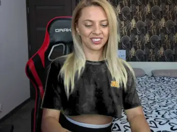 Bongacams Watch Live Sex Cams of CarlaStaceeFun
