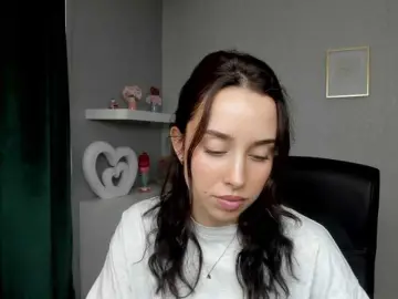 Bongacams Nude Webcam of adeleLive