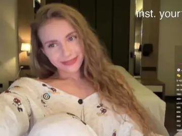 Bongacams Free Porn Cam of -VikkiL0vesCheese-