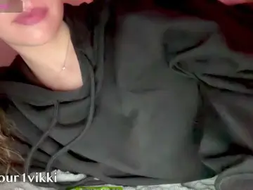 Bongacams Adult Video Chat of -VikkiL0vesCheese-