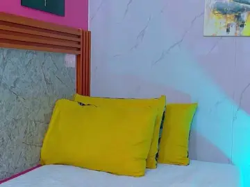 Bongacams Live Sex Cam of littleeemiily