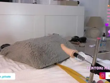 Bongacams Watch Live Sex Cams of Emmababe