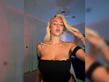 Bongacams Sex Chat of -AmazingBlonde-