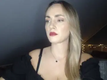 Bongacams Sex Cam of ScarlettXQueen