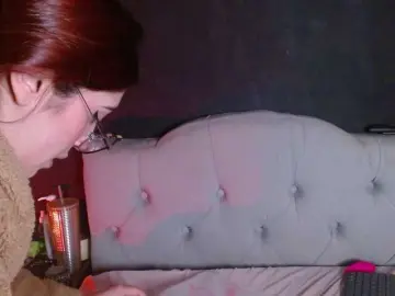 Bongacams Free Porn Cam of Red-moonn