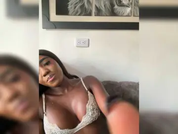 Bongacams Free Porn Cam of NahomiEbony01