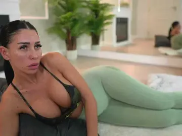 Bongacams Watch Live Sex Cams of MyaBlack