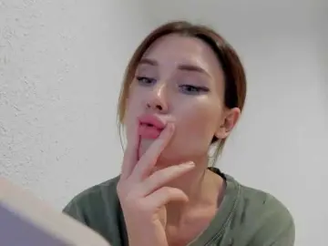 Bongacams Nude Webcam of ZoiKissy