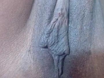 Bongacams Sex Cam of Skinybitchx