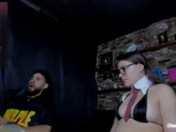 Bongacams Watch Live Sex Cams of Miaxvinn