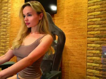 Bongacams Watch Live Sex Cams of HollyQueen