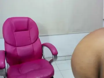 Bongacams Nude Webcam of doll-star