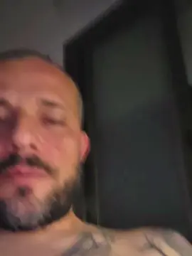 Cam4 Free Live Porn of Bighandx