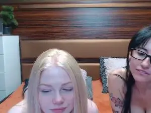 Cam4 Live Porn of WeareDesires