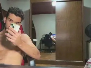 Cam4 Free Live Porn of Drgym18