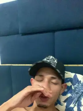 Cam4 Live Sex of Mlknovinhooo