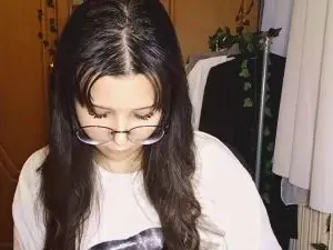 Cam4 Live Sex of KenishaKudzma