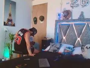 Cam4 Live Sex Cam of Elchino22xxl