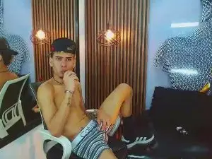 Cam4 Live Porn of SkinnycuteAlyer