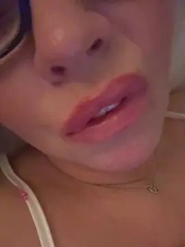 Cam4 Live Sex of Lucy_Louxx
