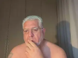 Cam4 Live Sex Cam of Maxbillo76