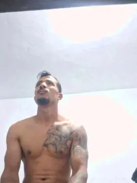 Cam4 Live Porn of Chilenohh