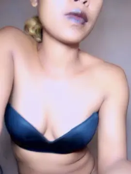 Cam4 Watch Live Sex Cams of Dinah974