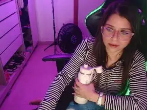 Cam4 Nude Webcam of Lauriiis