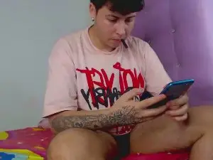 Cam4 Live Sex of bruce_max