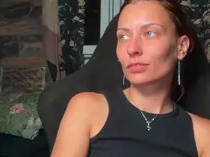 Cam4 Live Sex of Karoline121