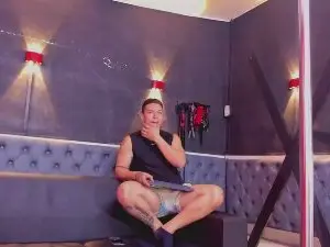 Cam4 Free Live Porn of lucassimonee