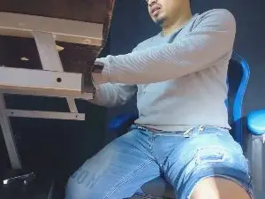 Cam4 Live Sex of master_bigcock1