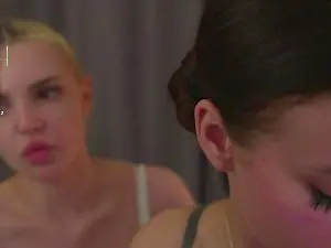 Cam4 Watch Live Sex Cams of MaxineDeman