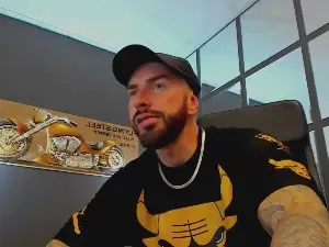 Cam4 Free Live Porn of AronGrant
