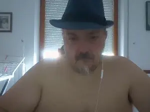 Cam4 Free Live Porn of Theitalianpapi
