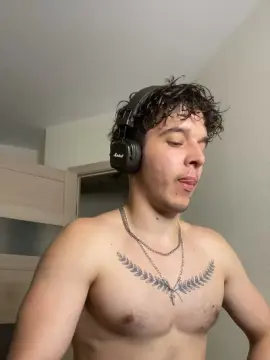 Cam4 Watch Live Sex Cams of bravo_maestro