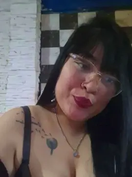 Cam4 Free Live Porn of yamila36