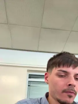 Cam4 Live Porn of ThomasRM98