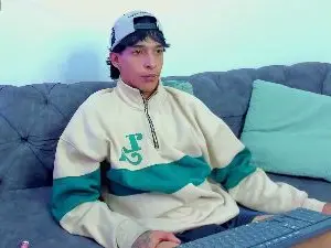 Cam4 Live Sex of KroyWave